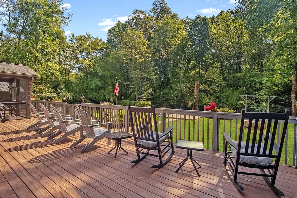 Creekside Hideout rental cabin in Franklin, NC
