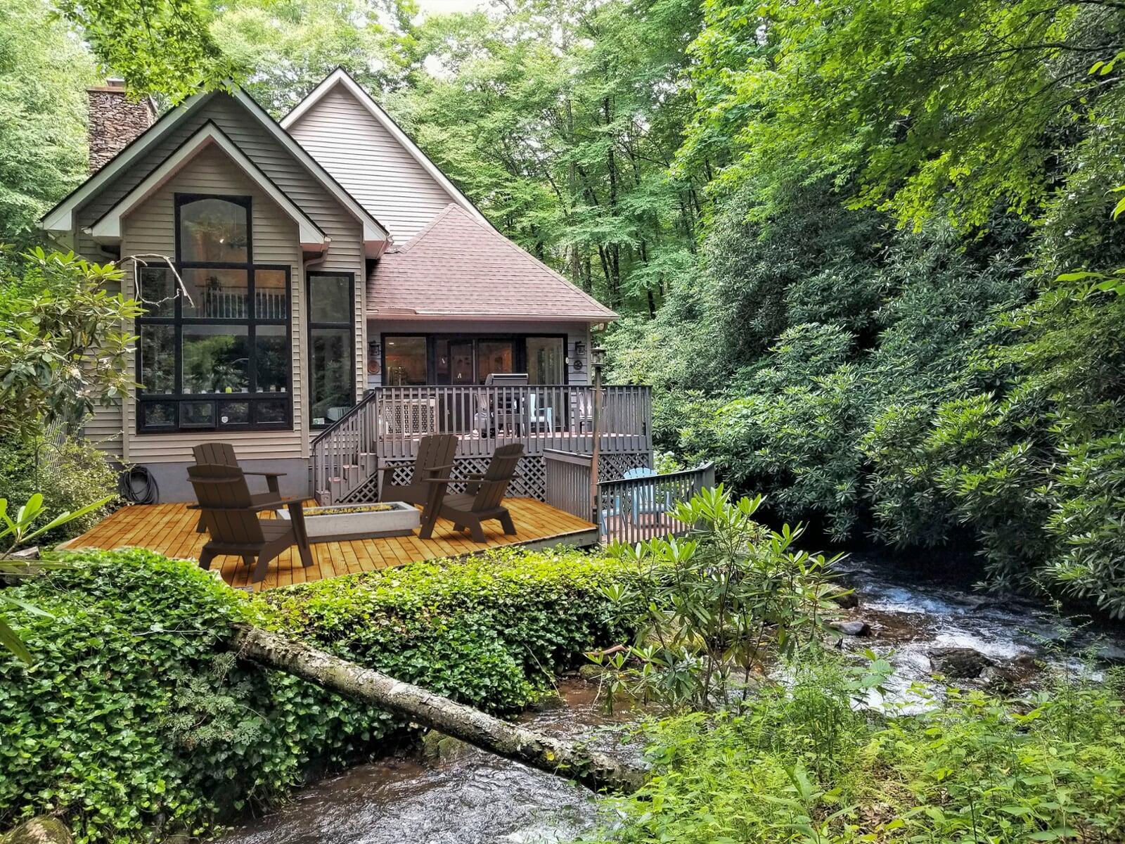 Creekside Basecamp rental cabin in Franklin, NC